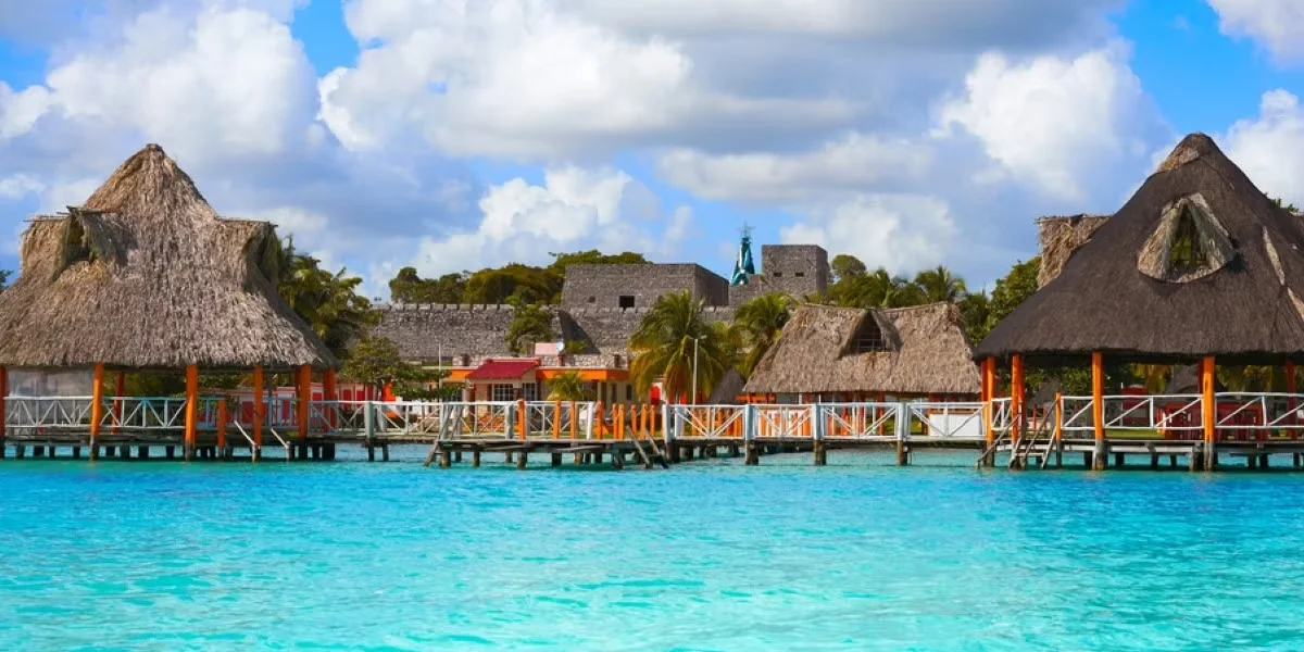 Laguna Bacalar (Lake of Seven Colors)