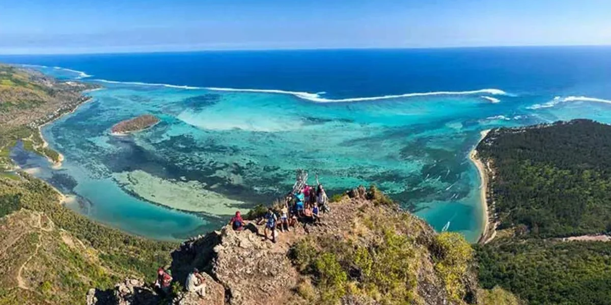 Hiking Le Morne Brabant