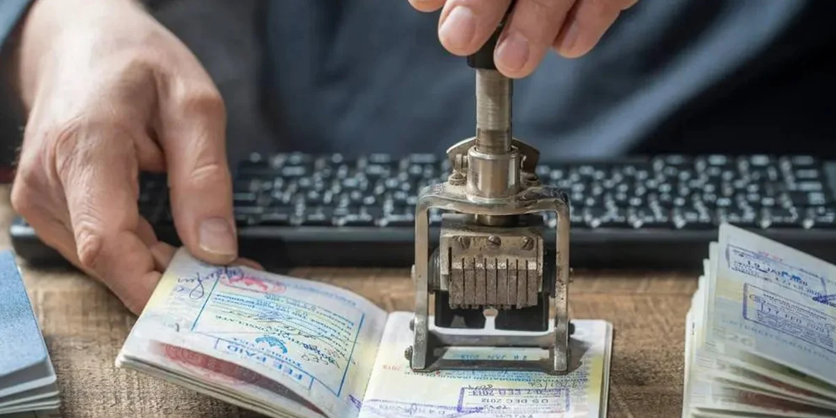 how long can tourists stay in France