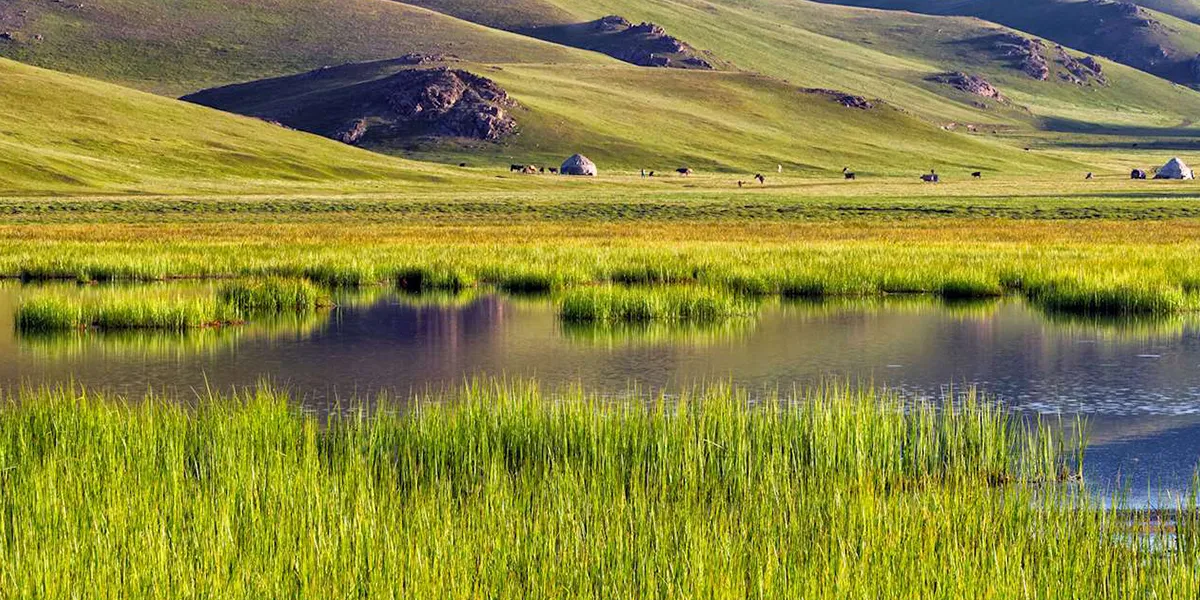 Song Kol Lake for scenic mountain views