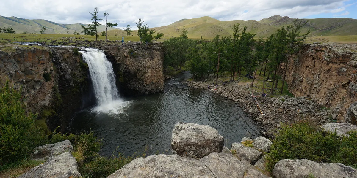 Ulaan Tsutgalan Waterfall